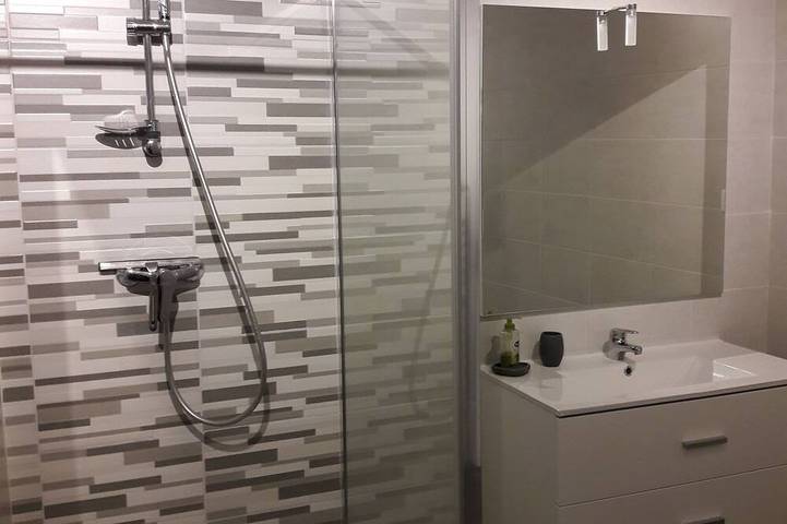 Gîte pour 3 personnes, avec piscine et jardin à Alata - 4