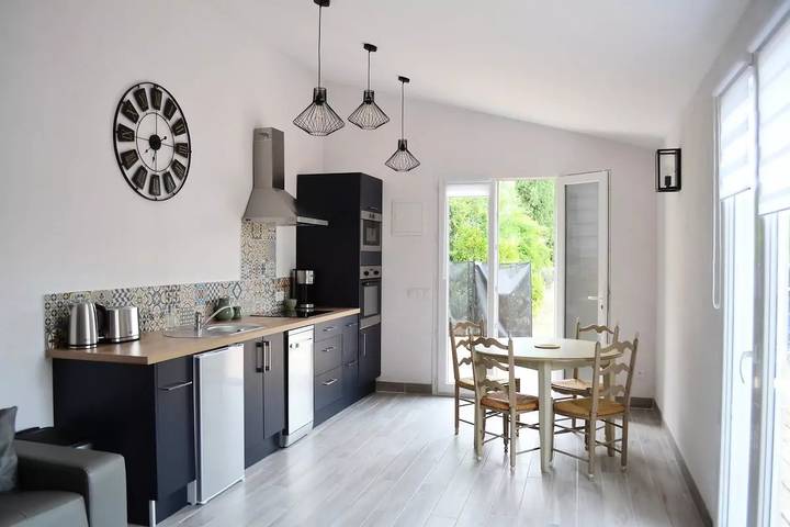 Location de vacances pour 4 personnes, avec jardin et piscine à Le Rouret - 4