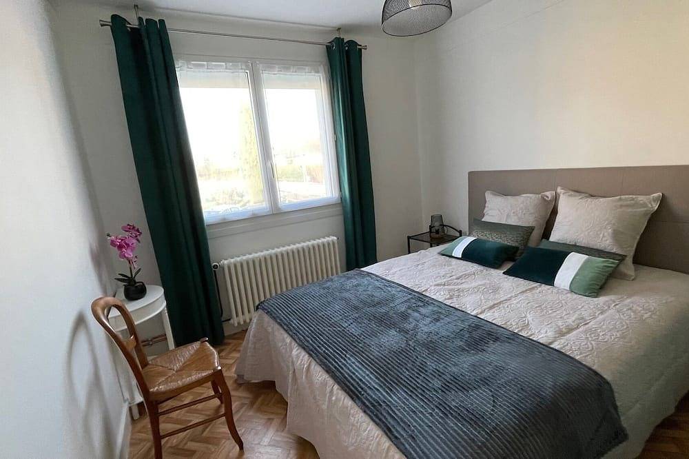 Parc du Perche Orne -maison indépendante 4 personnes au cœur d'un village vivant in Condé-sur-Huisne, Parc naturel régional du Perche
