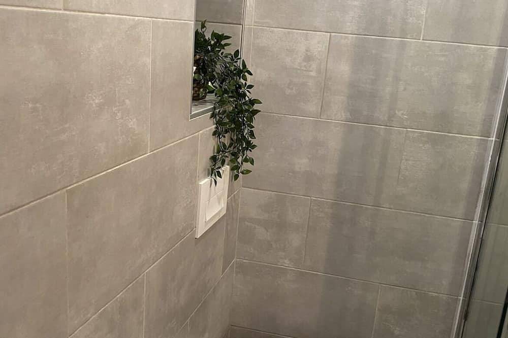 Entire apartment, Studio de Plan Pied in Châteauneuf-Grasse, Cannes region