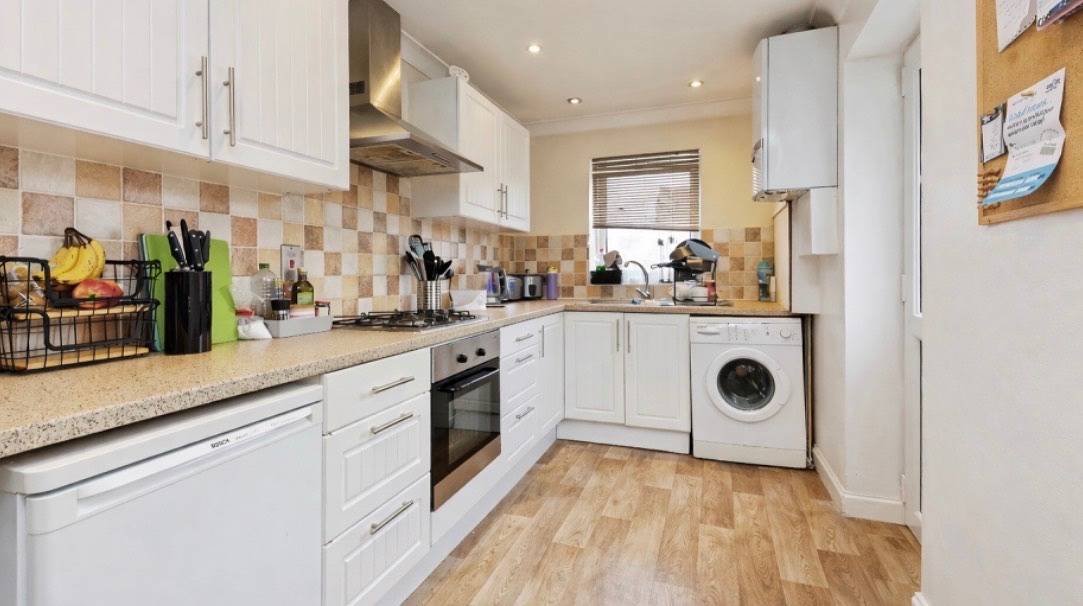 3 Bed - Sleeps 6 - Parking - Central Canterbury in Kent