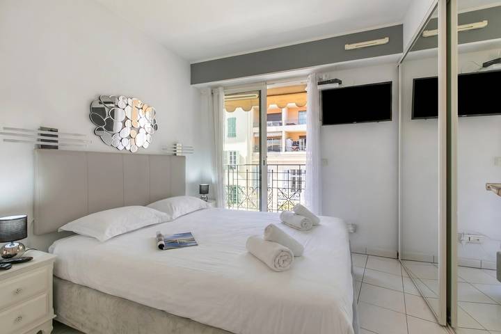 Appartement entier, Victoria Beach White Apt with Balcony in Menton, Côte méditerranéenne (France)