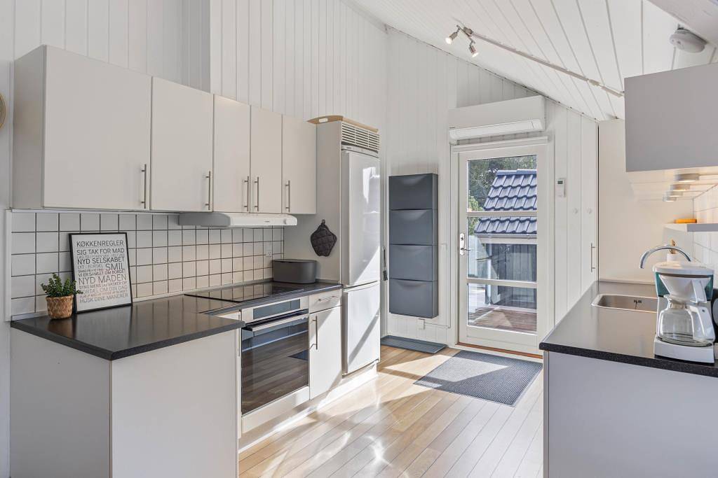 Kleines, buntes Ferienhaus mit Sauna & Kamin am Meer in Søndervig, Holmsland Klit
