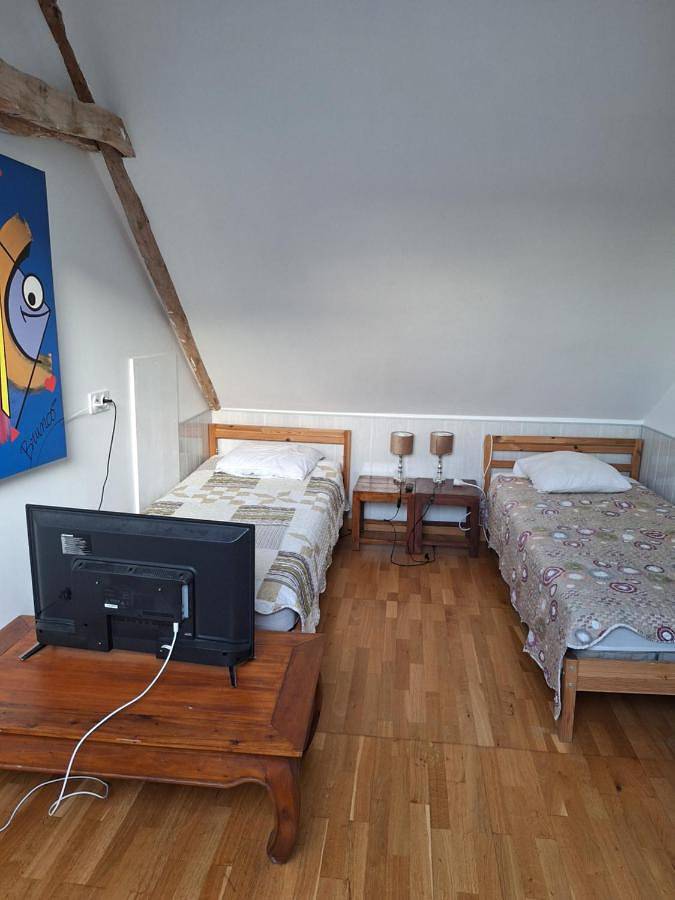 Gîte pour 2 personnes, avec jardin ainsi que terrasse et vue dans Plage de Banastère - 4