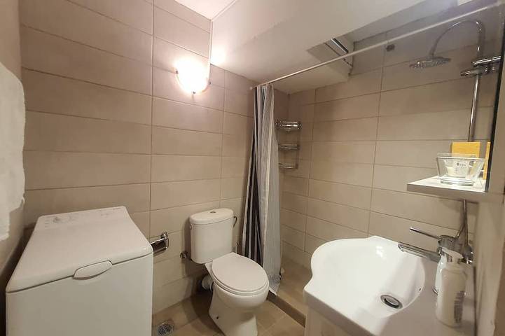 Gîte pour 4 personnes, avec jardin dans Saronida - 3