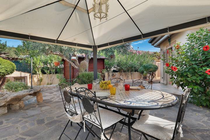 Ferienhaus 'La Dimora Di Ionela' mit privater Terrasse, WLAN und Klimaanlage in Terza Spiaggia, Golfo Aranci
