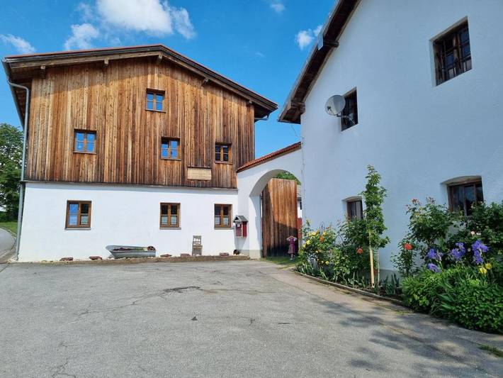 Ferienhaus für 8 Personen, mit Balkon und Terrasse sowie Garten und Ausblick in Aidenbach