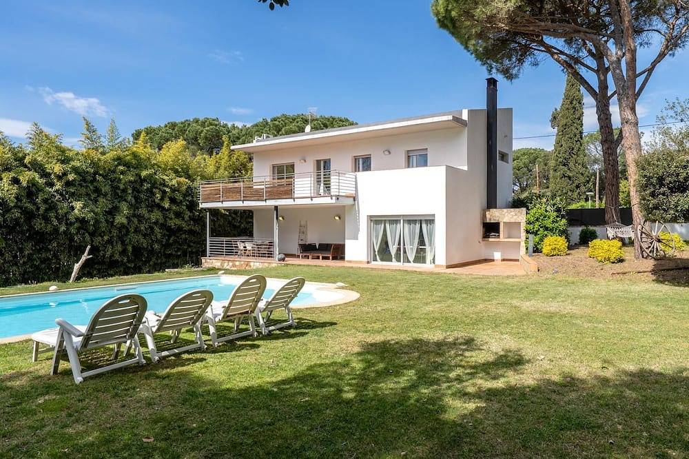 Villa with private pool and barbecue 15min beach in Llagostera, Costa Brava
