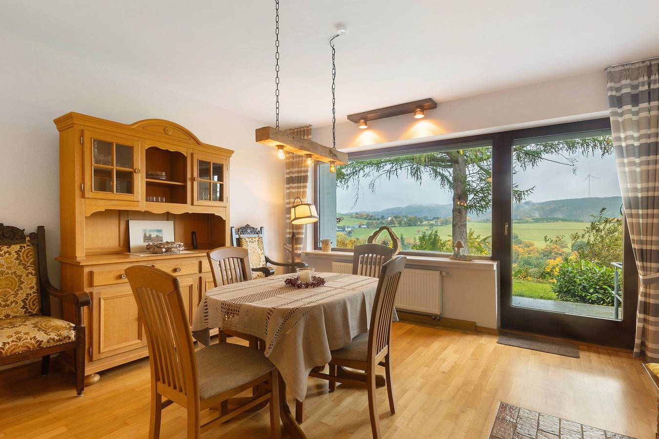 Ganze Wohnung, Ferienwohnung 'Iberg' mit Bergblick, gemeinsamer Terrasse und Wlan in Olsberg, die Mittelgebirge