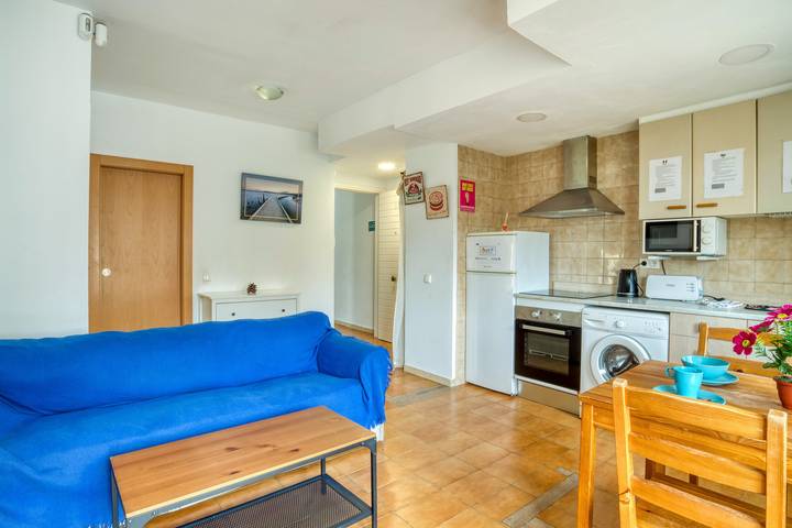 Apartamento entero, Apartamento Luisa cerca de la playa que admite mascotas, con balcón y Wi-Fi in Central Lloret de Mar, Lloret de Mar