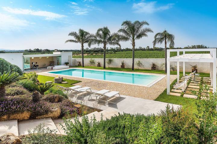 Casa vacanza per 10 persone, con giardino e terrazza in Marausa