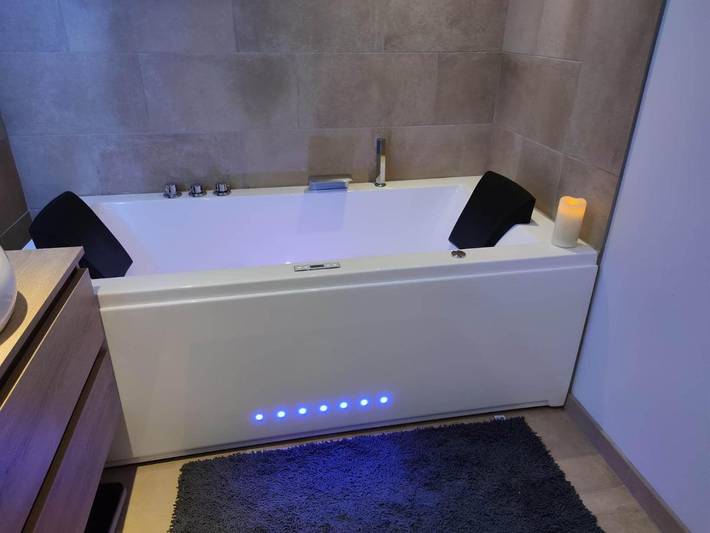 Gîte pour 4 personnes, avec jacuzzi et terrasse à Tourmont