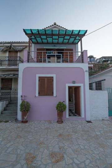 Gîte pour 5 personnes, avec vue et jardin dans Vathy