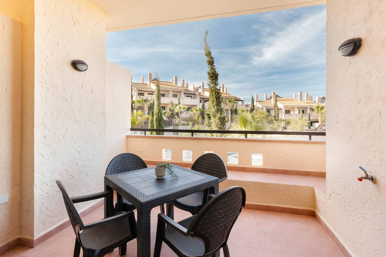 Entire apartment, Apartment 'El Oasis Monaco 10 1B' with Shared Pool, Wi-Fi and Air Conditioning in Golf Resorts Murcia, Fuente Alamo de Murcia