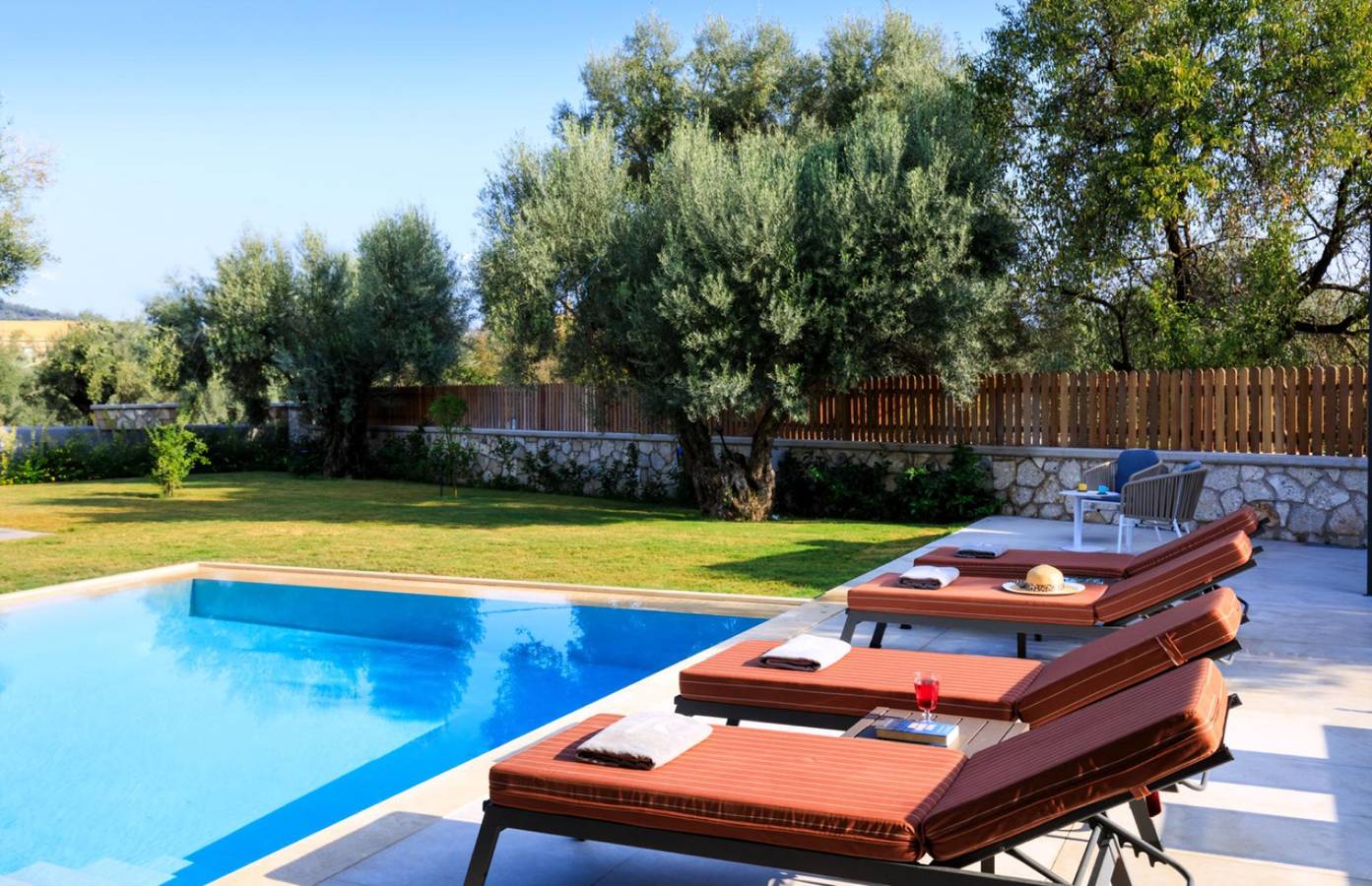 Stylish Contemporary Villa with Gardens and Pool near Beaches and Tavernas in Ligia, Grèce