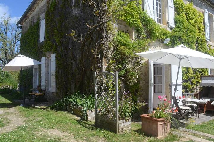 Appartement de vacances pour 3 personnes, avec jardin ainsi que piscine et terrasse, animaux acceptés