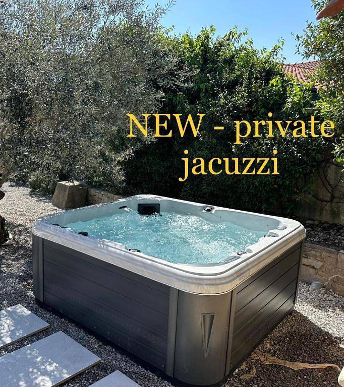 Villa mit pool für 8 Personen, mit Garten und Whirlpool sowie Terrasse und Pool in Slowenien - 2