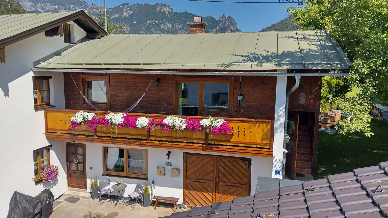 Ganze Ferienwohnung, Schlafende Hexe - Frisch renoviertes Apartment im Erdgeschoss mit Blick in den Garten in Bischofswiesen, Berchtesgadener Alpen