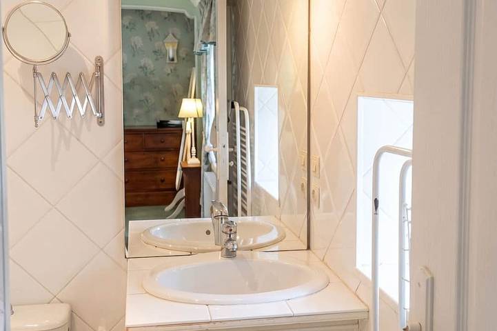 Gîte pour 2 personnes, avec terrasse ainsi que piscine et jardin à Saint-Martin-des-Entrées - 3