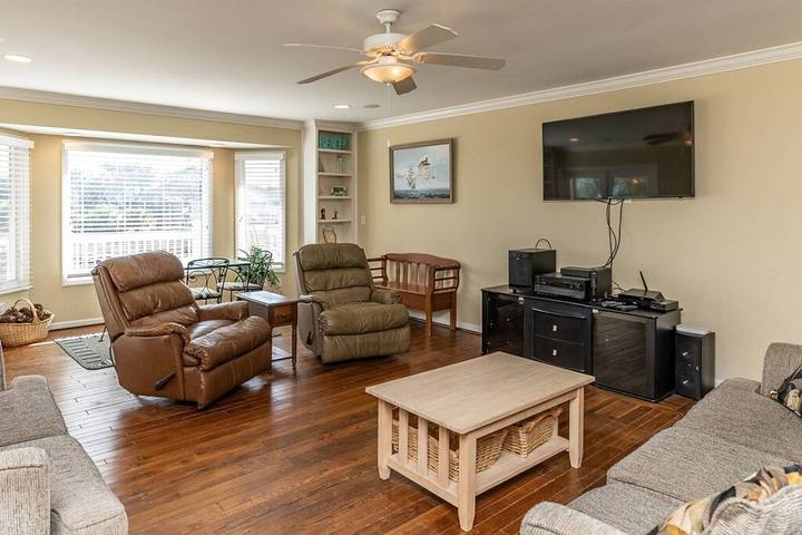 Vacation rental for 12 people, with terrace and pool as well as yard in Fripp Island