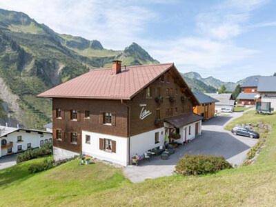 B&b für 2 Personen, mit Balkon und Terrasse sowie Garten und Ausblick im Bregenzerwald