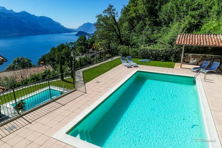 Villa for 6 people, with pool and lake view as well as balcony, child-friendly in Lake Como