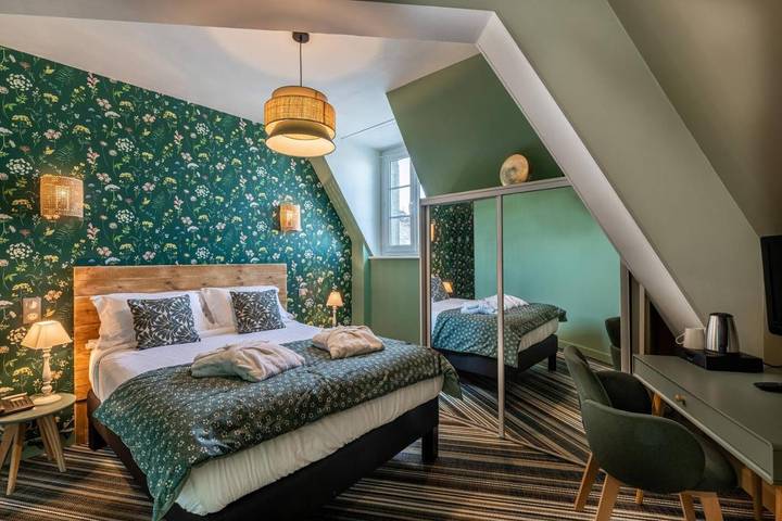 Hôtel pour 4 personnes, avec Terrasse et Jacuzzi ainsi que Jardin et Piscine à Salers (Cantal)