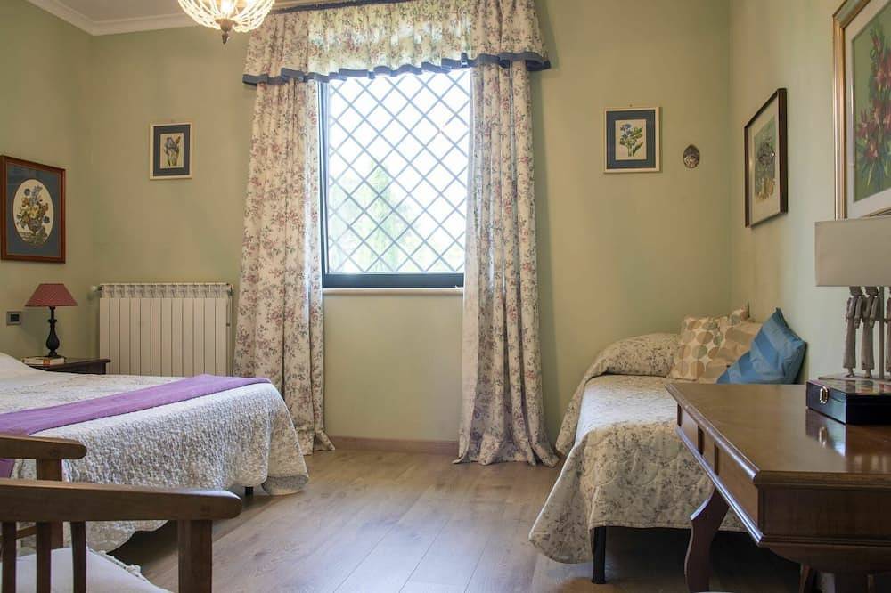 Estupenda casa de vacaciones privada para 10 personas con Wifi, piscina privada, A/C y patio in Marta, Provincia de Viterbo
