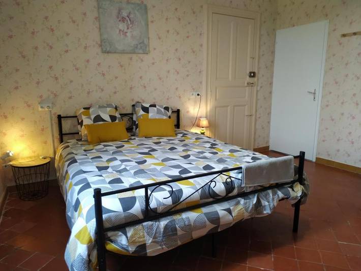 Chambre d’hôte pour 2 personnes, avec terrasse et jardin ainsi que piscine et vue à Pierrerue