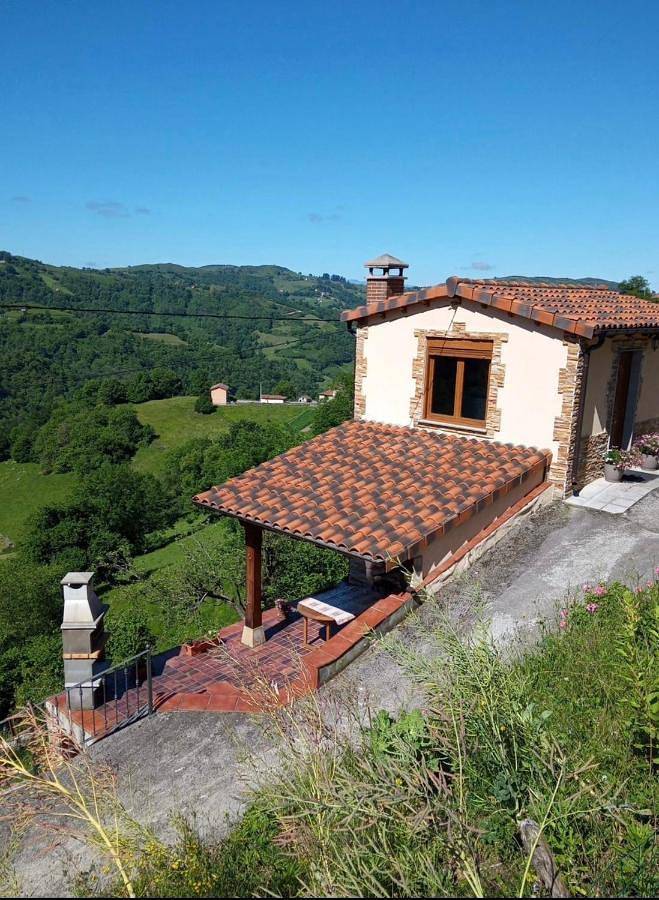 Casa rural para 4 personas, con vistas y terraza en Bimenes