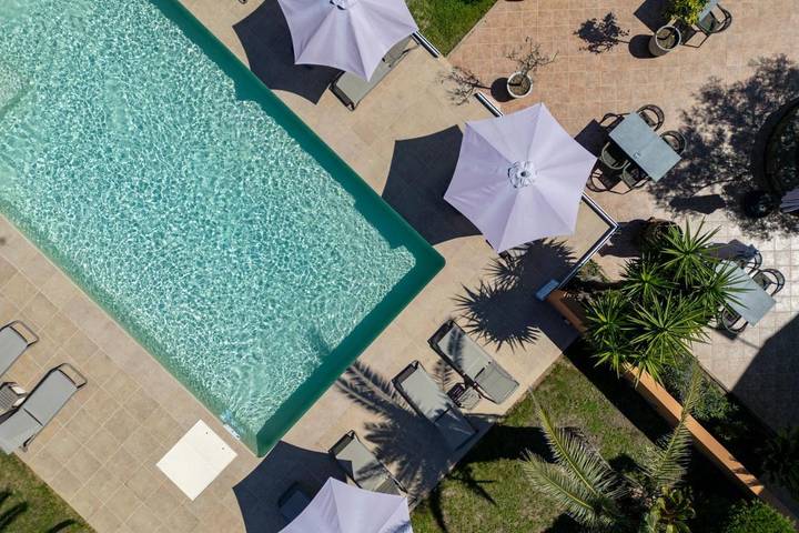 Hôtel pour 2 personnes, avec Balcon et Terrasse ainsi que Jardin et Piscine dans Plage du Péro