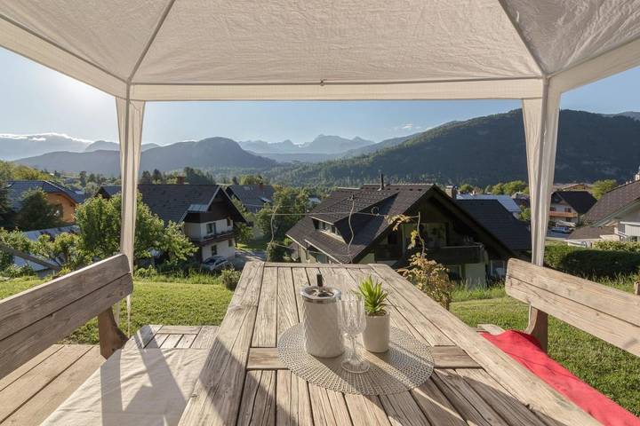 Location de vacances pour 4 personnes, avec vue et jardin dans Bohinjska Bistrica