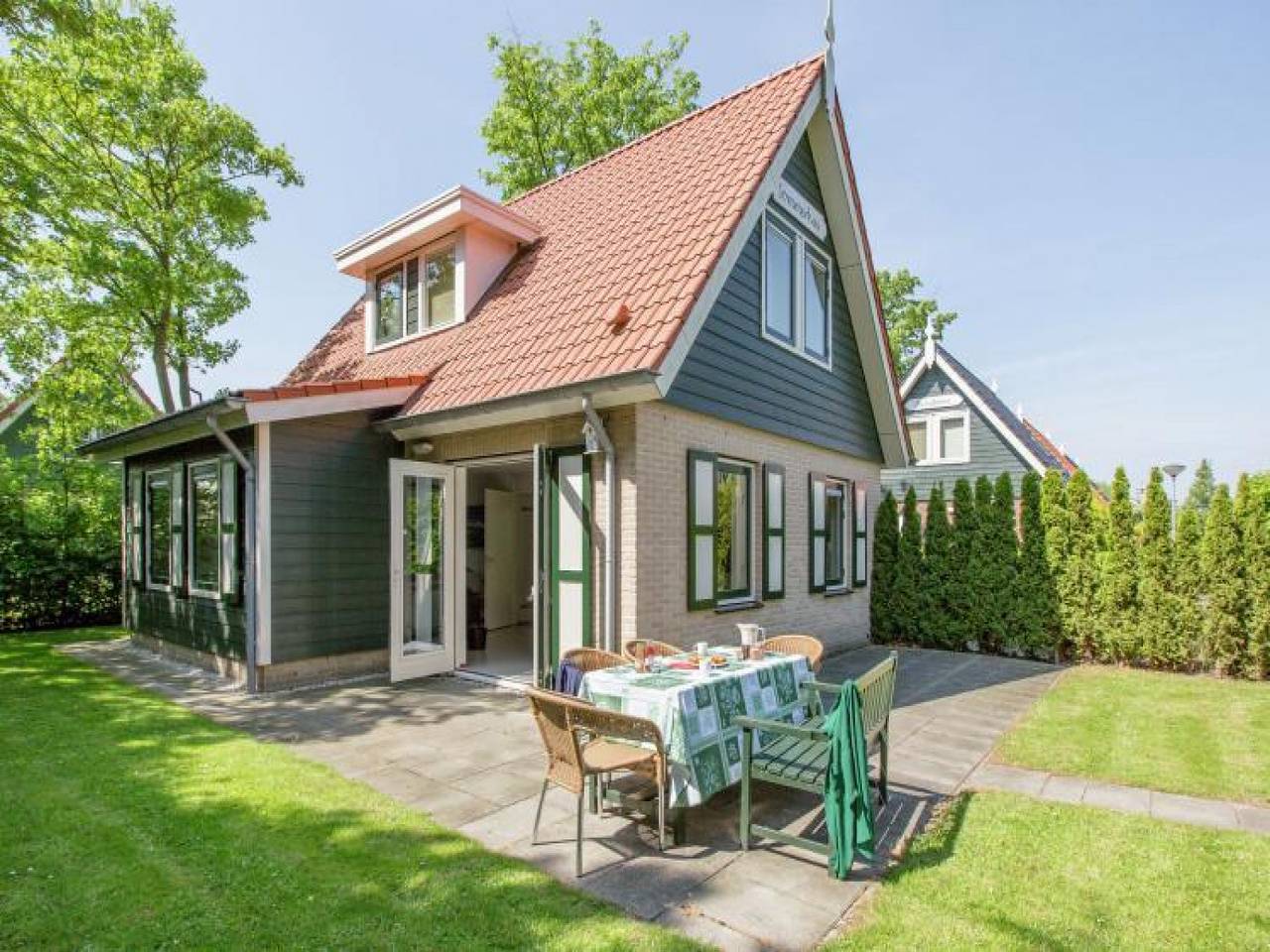 Ferienhaus für 5 Personen mit umzäuntem Garten in Zonnemaire in Zonnemaire, Zeeuwse Kust