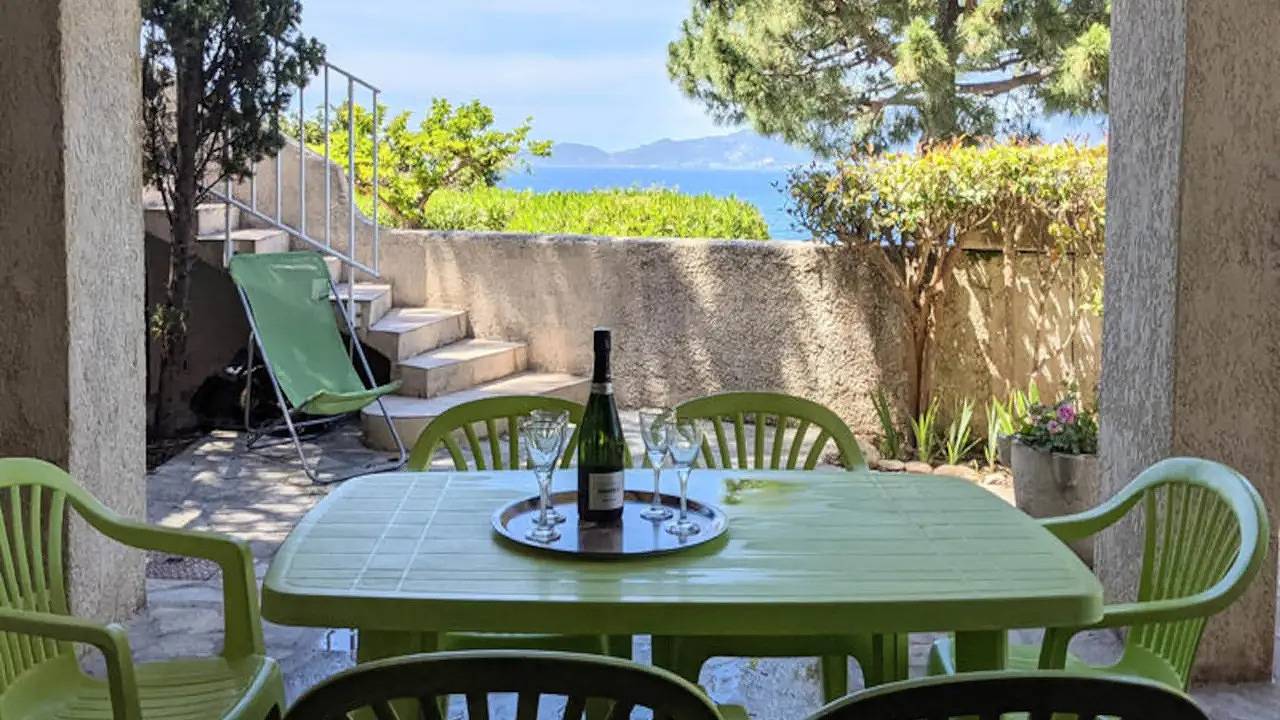 Apartamento vacacional entero, Apartamento de vacaciones para 5 personas con terraza in Coti-Chiavari, Region de Ajaccio