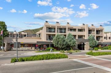Hôtel pour 4 personnes, avec jacuzzi ainsi que piscine et balcon à Avon