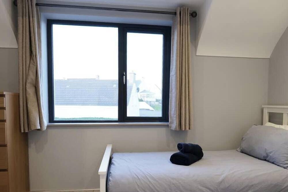 Beach Side Holiday Home, Sleeps 8 in Donegal, County Donegal