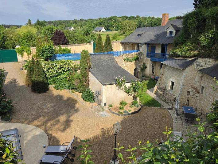 Location de vacances pour 24 personnes, avec balcon et piscine ainsi que vue et jardin à Fontaine-Milon - 2