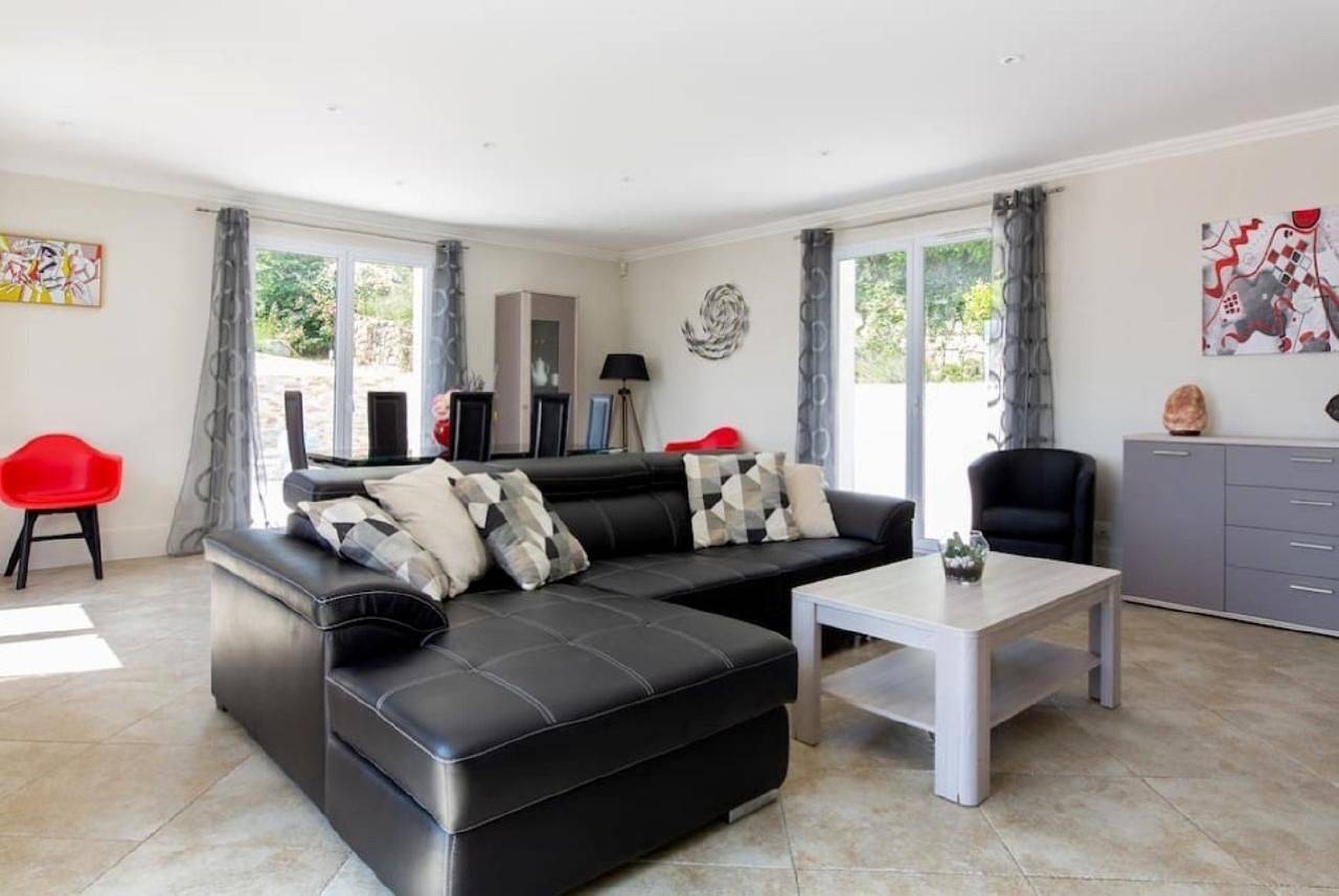 Côte d'Azur full villa heated pool sea view in Le Rouret, Region de Cannes