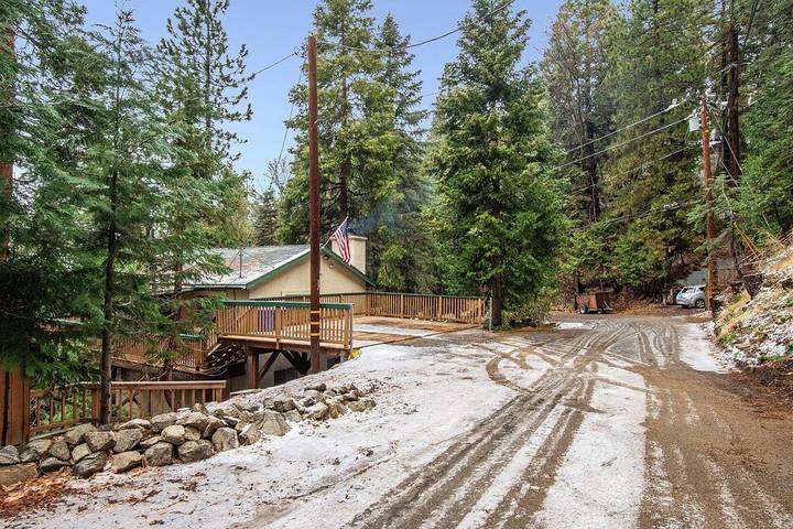 Vacation rental for 8 people, with balcony in San Bernardino County