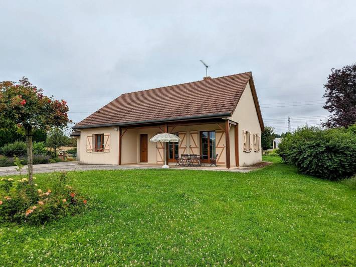 Gîte pour 4 personnes, avec jardin à Sombernon