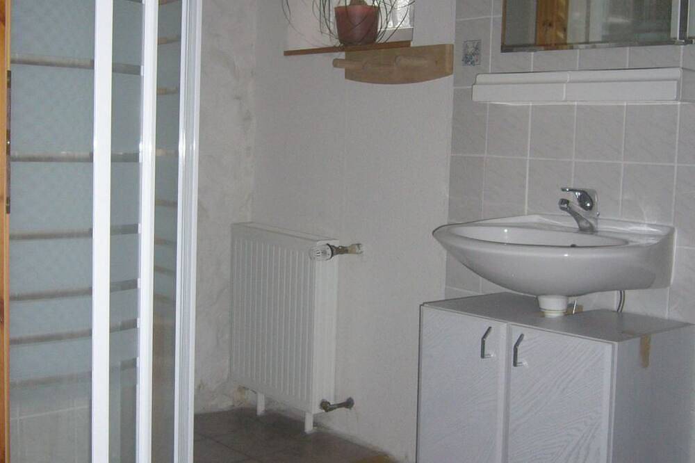 Ganze Wohnung, Ferienwohnung Zum Wilden Wein - Zum Wilden Wein, Fewo, Dusche, Wc, 1 Schlafraum in Uslar, Weserbergland