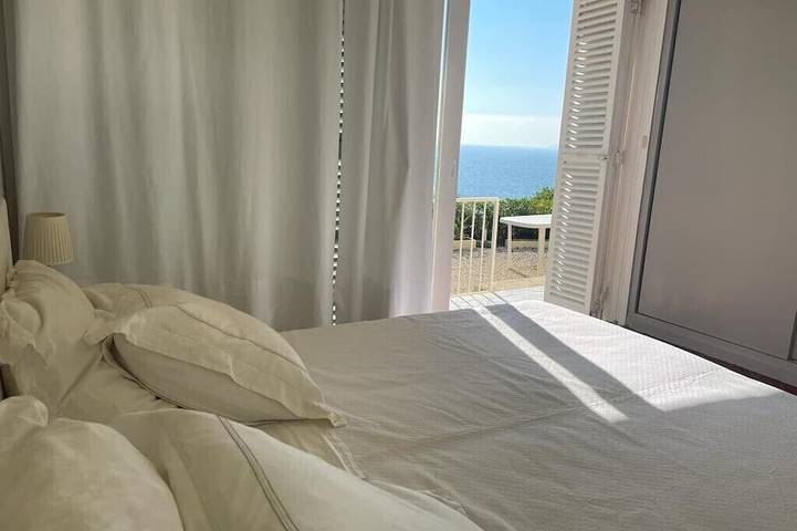 Appartement entier, Appartement dans maison , situé sous la terrasse et totalement indépendant. in Cap Bénat, Bormes-les-Mimosas