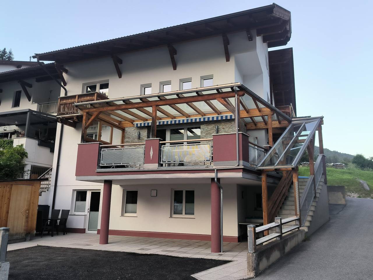 Ganze Wohnung, Wohnung in Strengen mit Bergblick in Lechtaler Alpen, Strengen