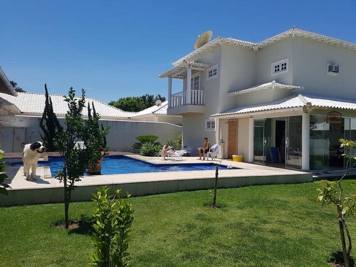 Casas e apartamentos de temporada para 11 pessoas, com jardim e piscina em Araruama