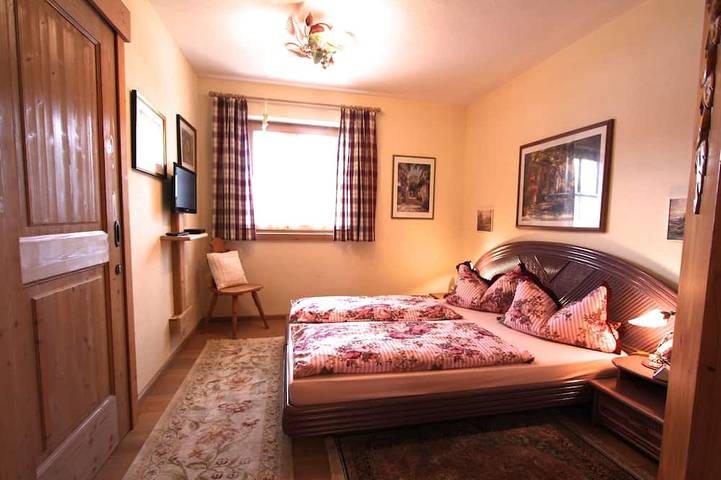 Ganze Wohnung, Wohlfühl-Ferienwohnung mit Traum-Aussicht. 2-8 Personen in Stummerberg, Ski-Optimal Hochzillertal