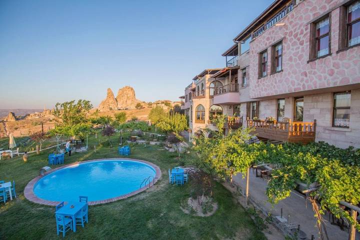 Hotel para 3 personas, con jardín además de piscina y jacuzzi, Familias con niños - 1