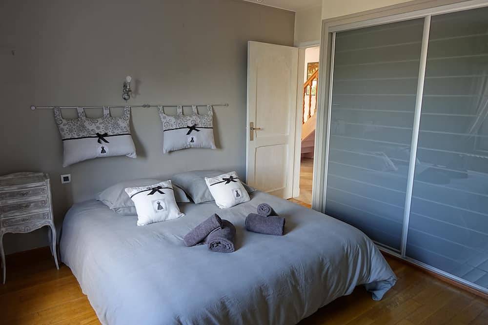 Villa Vue Mer, Piscine, 50 m de la plage in Le Dossen, Santec