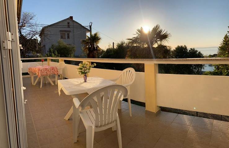 Holiday apartment for 8 people, with Balcony/Terrace in Lun