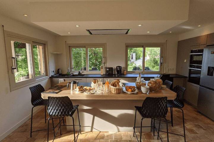 Maison d’hôte pour 14 personnes, avec piscine ainsi que jardin et jacuzzi à Beaune - 2