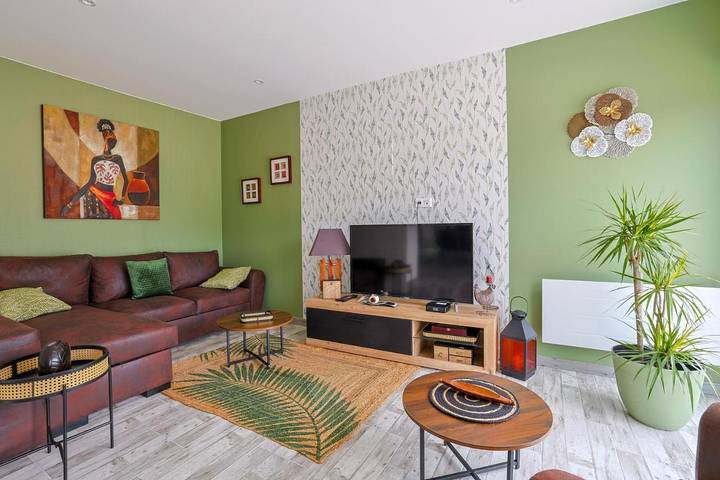 Location de vacances pour 8 personnes, avec terrasse ainsi que vue et jardin à Cognac - 3